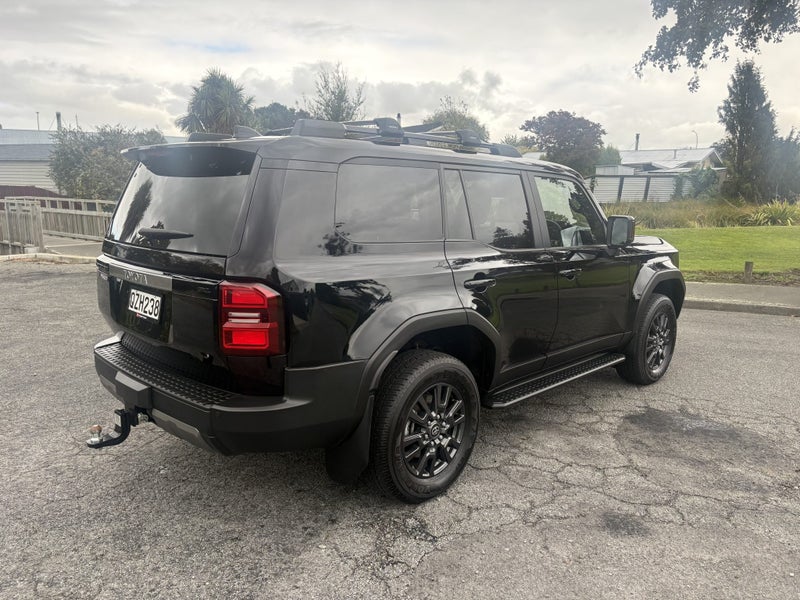 2025 Toyota Land Cruiser Prado GXL 2.8D Hybrid... image 5