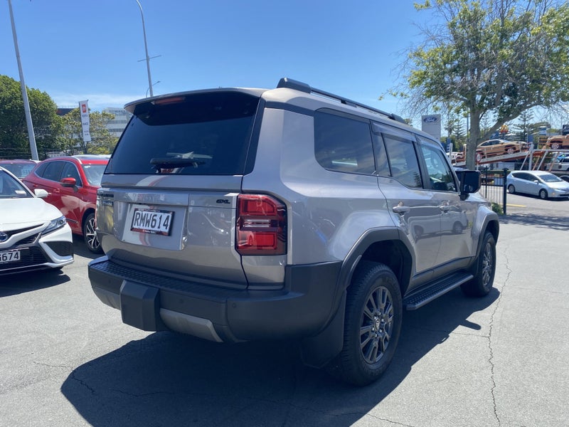 2025 Toyota Land Cruiser Prado GXL 2.8D Hybrid... image 2