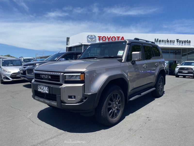 2025 Toyota Land Cruiser Prado GXL 2.8D Hybrid... image 5