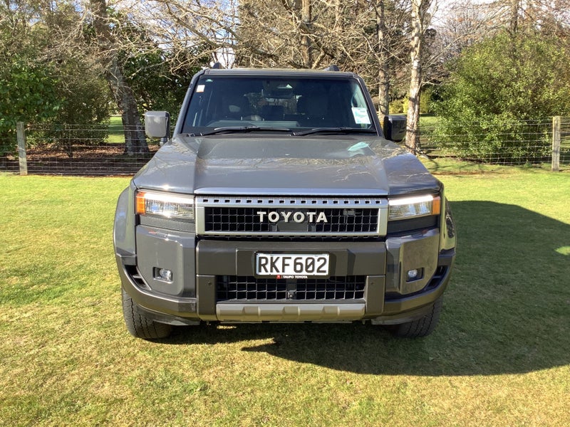 2025 Toyota Land Cruiser Prado GXL 2.8D Hybrid... image 3