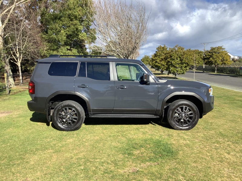 2025 Toyota Land Cruiser Prado GXL 2.8D Hybrid... image 4