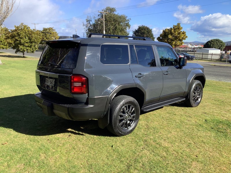 2025 Toyota Land Cruiser Prado GXL 2.8D Hybrid... image 5