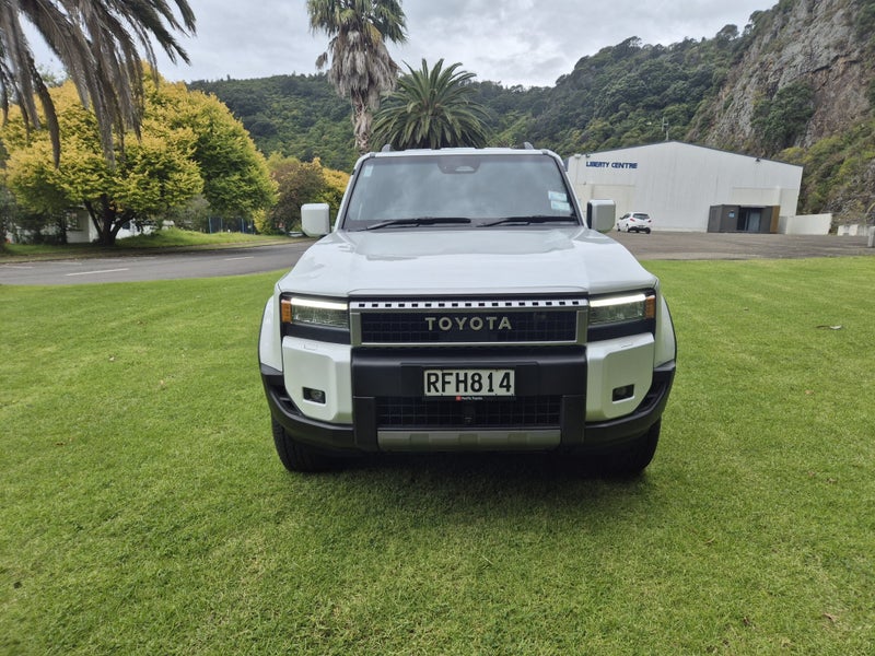 2025 Toyota Land Cruiser Prado GXL 2.8D Hybrid... image 2