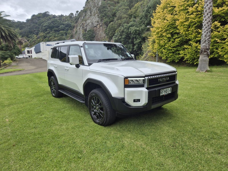 2025 Toyota Land Cruiser Prado GXL 2.8D Hybrid... image 3