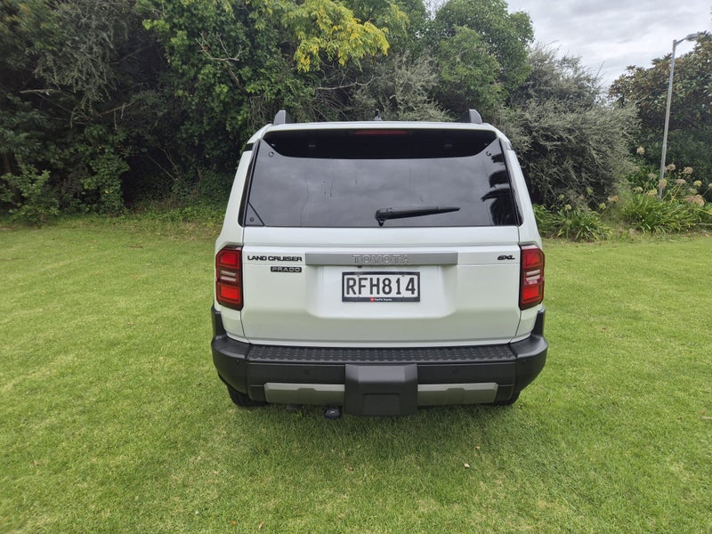 2025 Toyota Land Cruiser Prado GXL 2.8D Hybrid... image 5