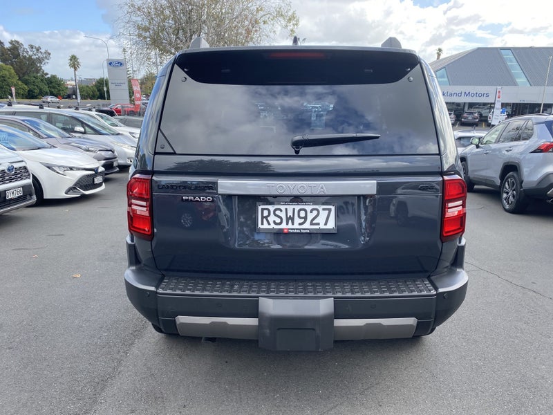 2025 Toyota Land Cruiser Prado GXL 2.8D Hybrid 8AT image 3