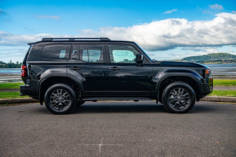 2025 Toyota Land Cruiser Prado GXL 5-Seater image 2