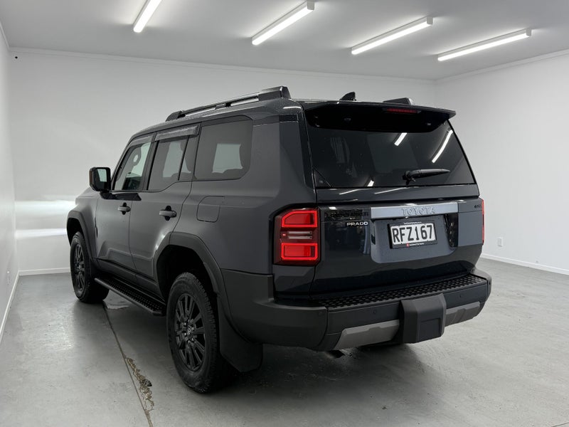 2025 Toyota Land Cruiser Prado GXL 5 SEATER image 2