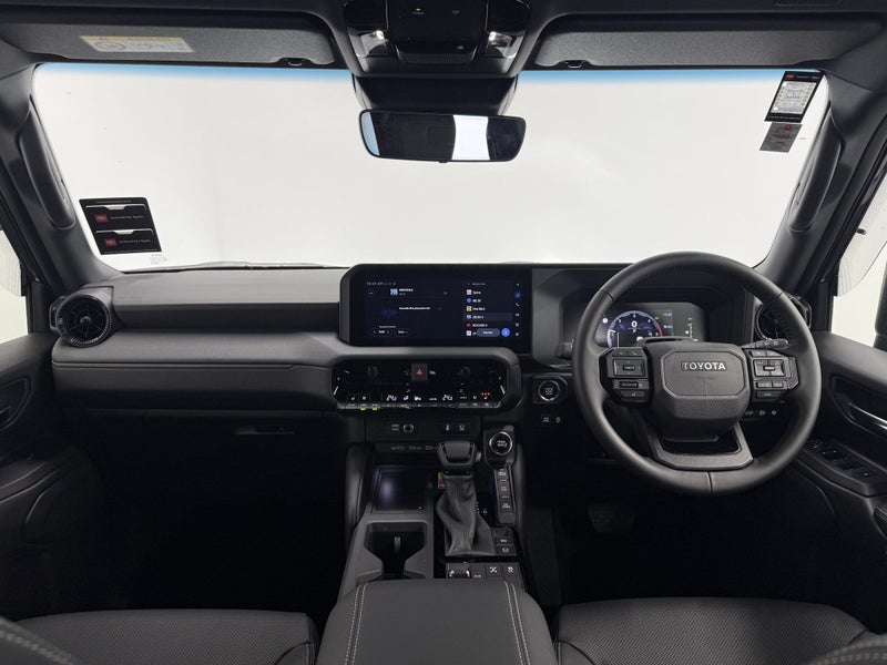 2025 Toyota Land Cruiser Prado GXL 5 SEATER image 3