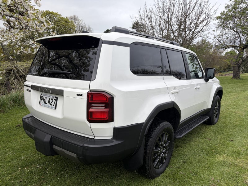 2025 Toyota Land Cruiser Prado GXL image 3