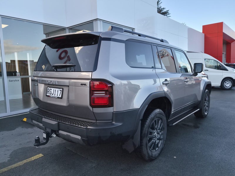 2025 Toyota Land Cruiser Prado Prado GXL 2.8DT... image 3