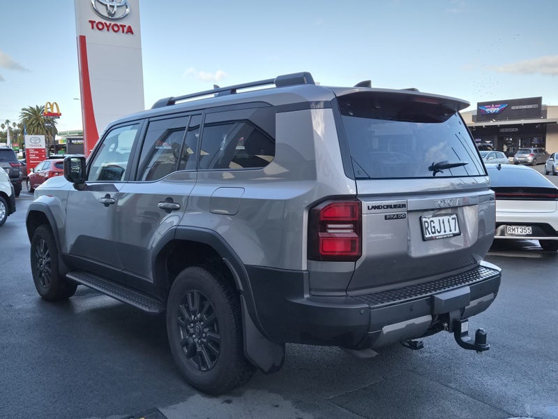 2025 Toyota Land Cruiser Prado Prado GXL 2.8DT... image 5