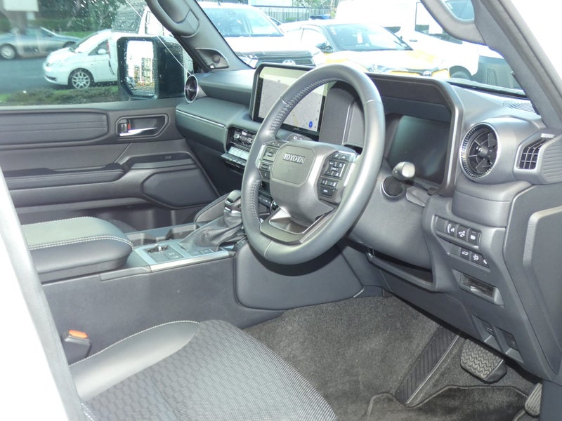 2025 Toyota Land Cruiser Prado Prado VX 2.8D Hy... image 2