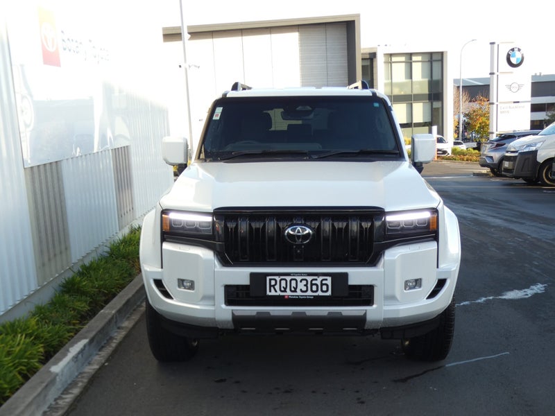 2025 Toyota Land Cruiser Prado Prado VX 2.8D Hy... image 3