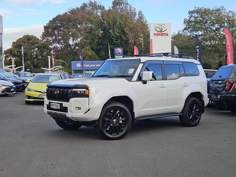 2025 Toyota Land Cruiser Prado VX 2.8D Hybrid image 2