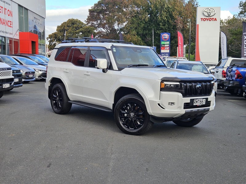 2025 Toyota Land Cruiser Prado VX 2.8D Hybrid image 5