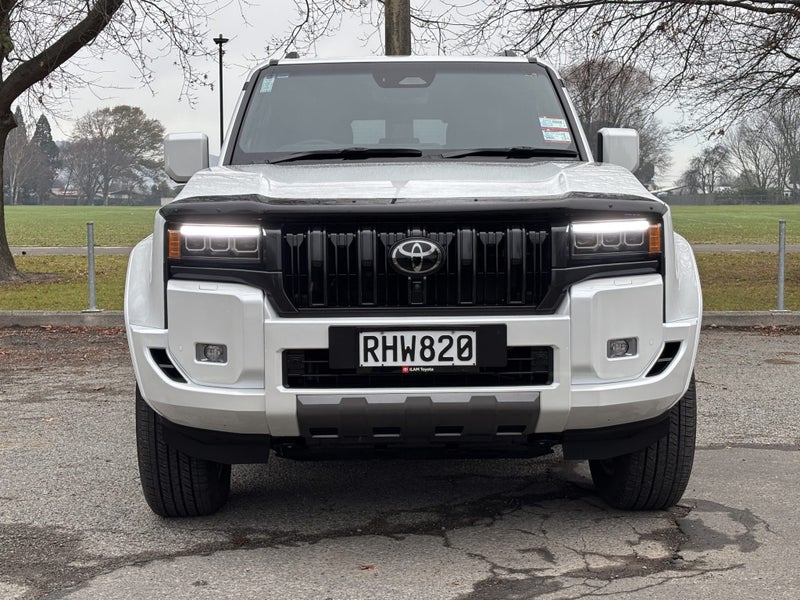 2025 Toyota Land Cruiser Prado VX 2.8D Hybrid 8... image 2