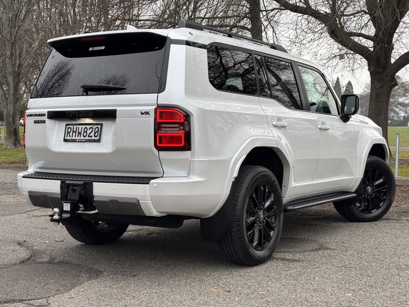 2025 Toyota Land Cruiser Prado VX 2.8D Hybrid 8... image 5