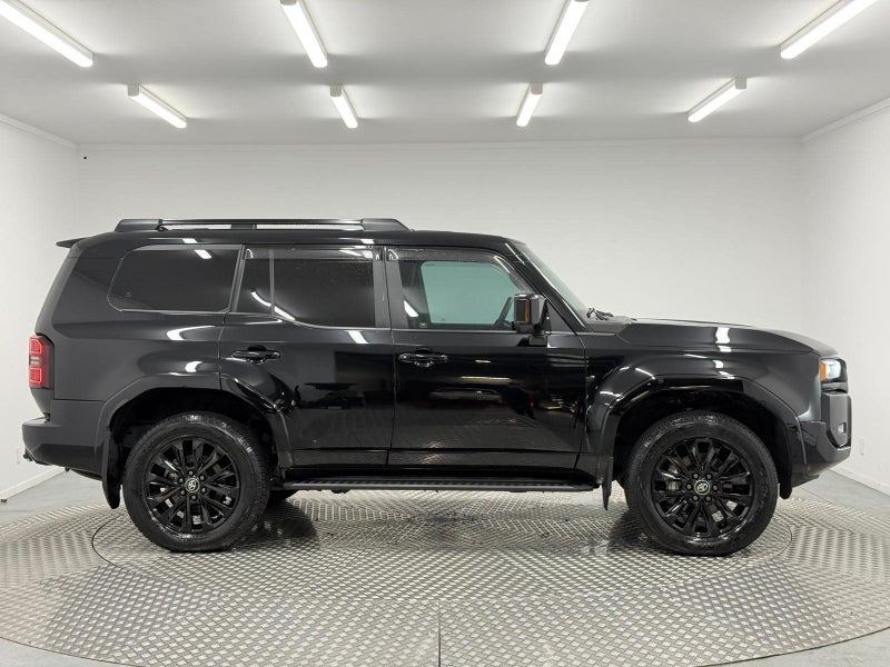 2025 Toyota Land Cruiser Prado VX 2.8D Hybrid image 2