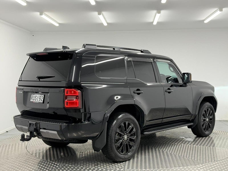 2025 Toyota Land Cruiser Prado VX 2.8D Hybrid image 3