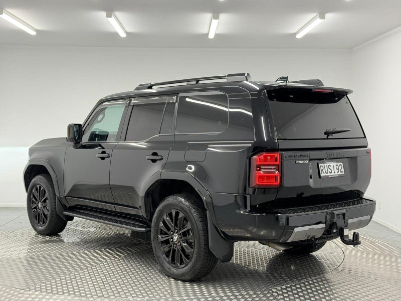 2025 Toyota Land Cruiser Prado VX 2.8D Hybrid image 5