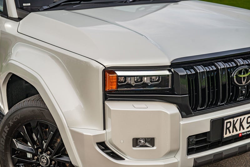 2025 Toyota Land Cruiser Prado VX image 4