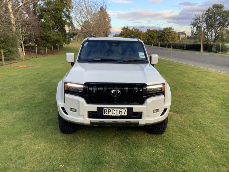 2025 Toyota Land Cruiser Prado VXL 2.8D Hybrid... image 3