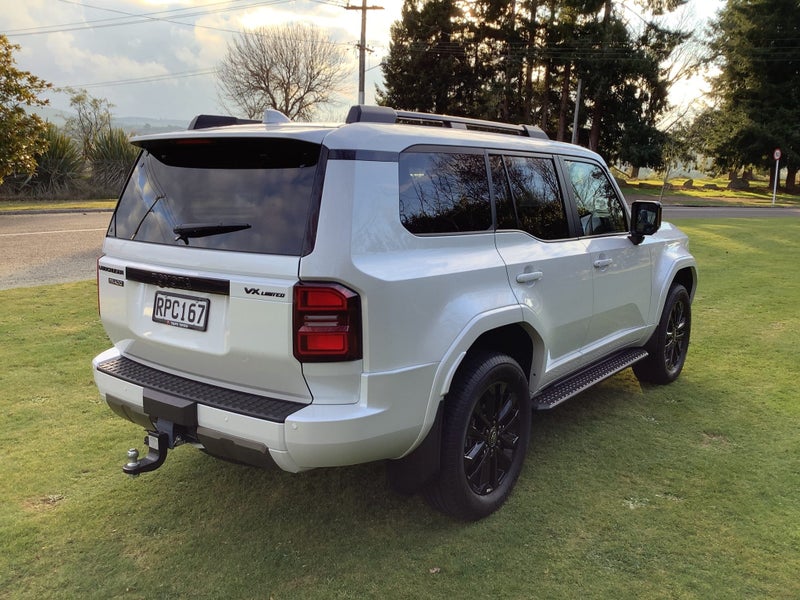 2025 Toyota Land Cruiser Prado VXL 2.8D Hybrid... image 5