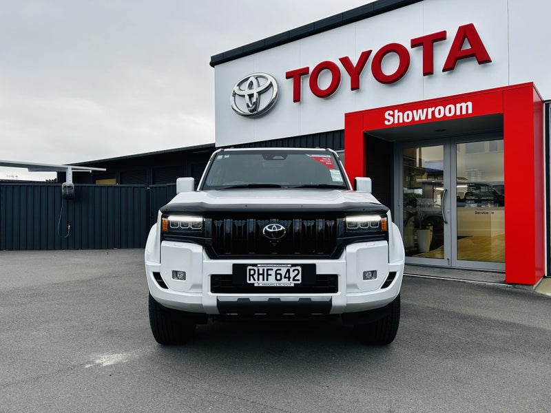 2025 Toyota Land Cruiser Prado VXL 2.8D Hybrid... image 2