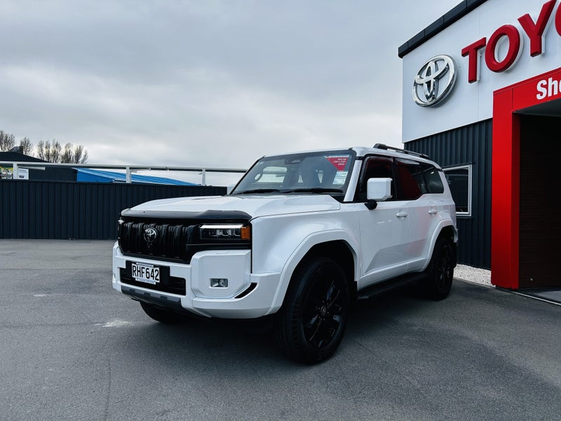 2025 Toyota Land Cruiser Prado VXL 2.8D Hybrid... image 5