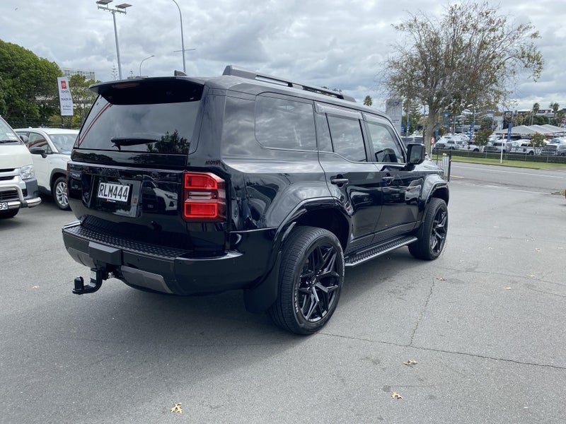 2025 Toyota Land Cruiser Prado VXL 2.8D Hybrid 8AT image 2