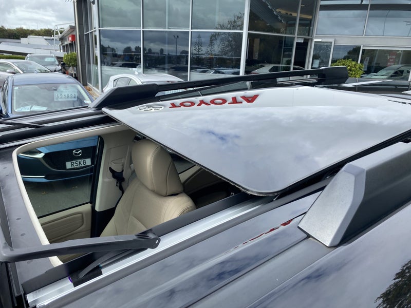 2025 Toyota Land Cruiser Prado VXL 2.8D Hybrid 8AT image 4