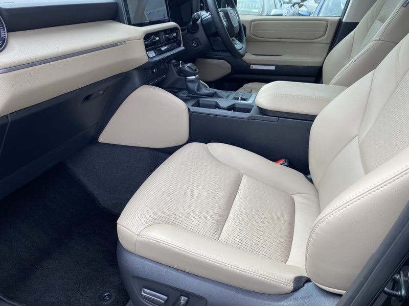 2025 Toyota Land Cruiser Prado VXL 2.8D Hybrid 8AT image 5