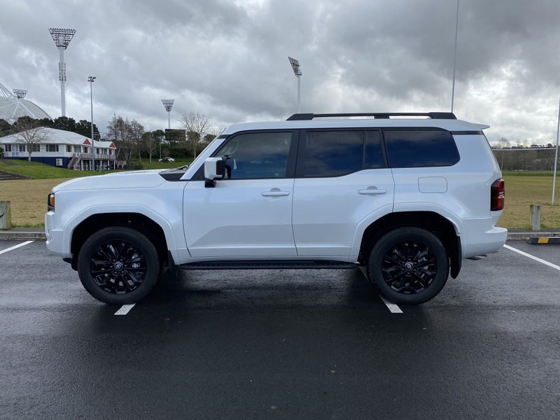 2025 Toyota Land Cruiser Prado VXL 2.8L Diesel... image 4