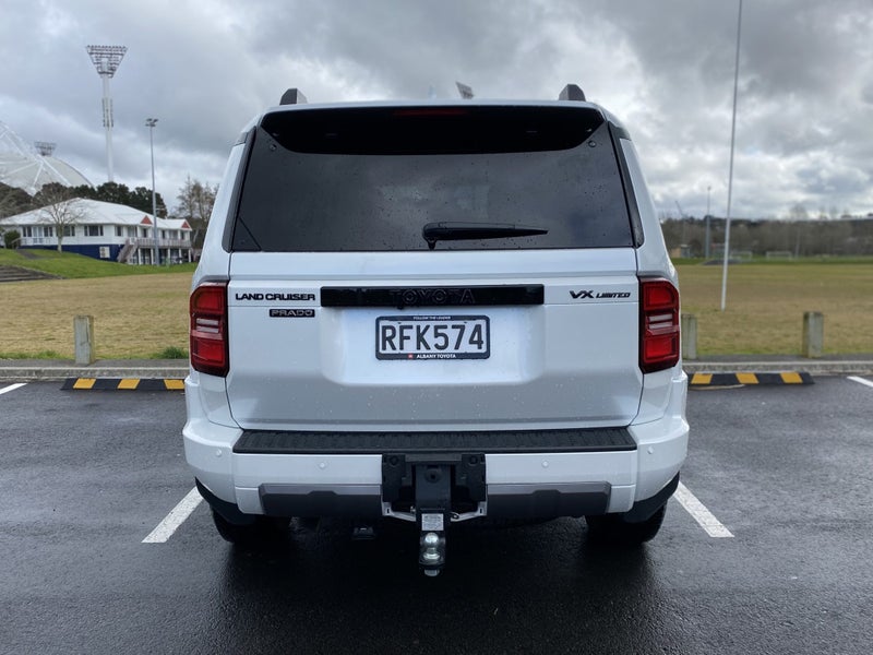 2025 Toyota Land Cruiser Prado VXL 2.8L Diesel... image 5