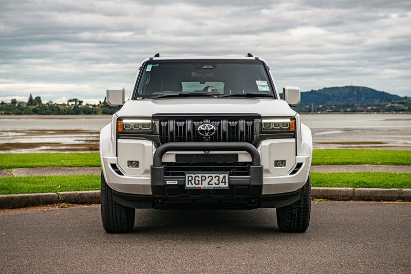 2025 Toyota Land Cruiser Prado VXL image 2