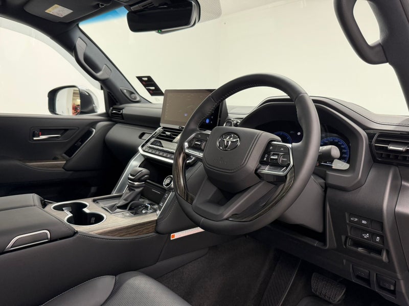 2025 Toyota Land Cruiser VX Limited 3.3L Twin-T... image 4