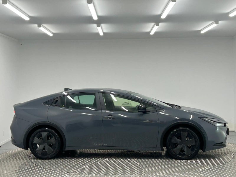 2025 Toyota Prius 1.8 Hybrid image 2