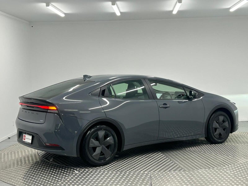2025 Toyota Prius 1.8 Hybrid image 3