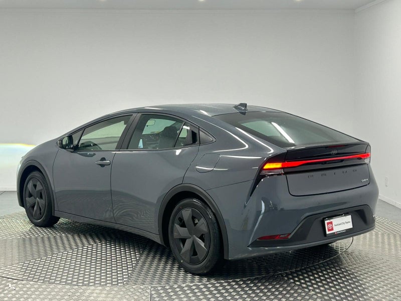 2025 Toyota Prius 1.8 Hybrid image 5