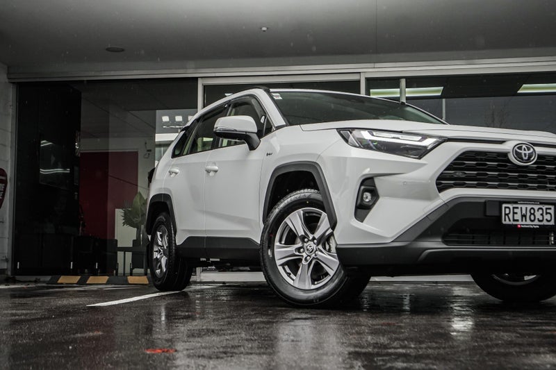 2025 Toyota RAV4 GX 2.5 HYBRID AWD image 4