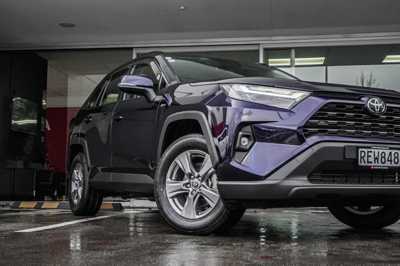 2025 Toyota RAV4 GX 2.5L AWD HYBRID image 4