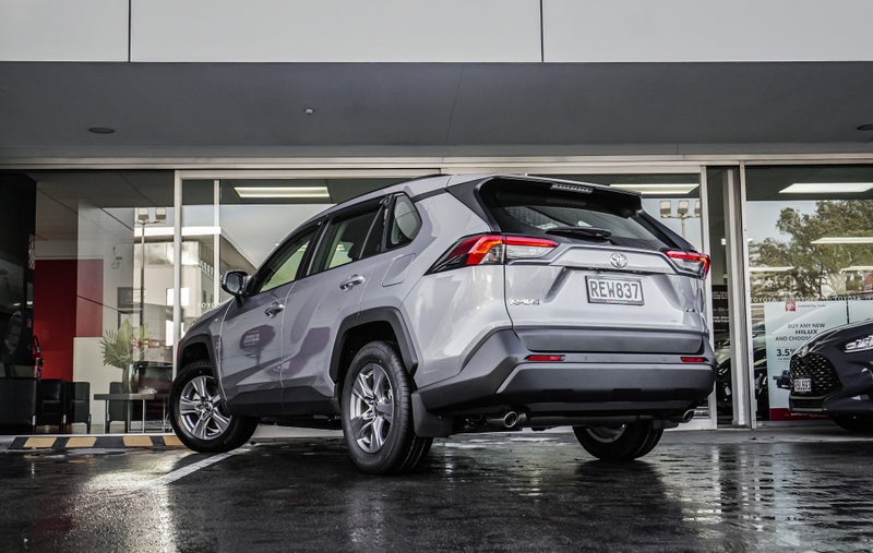 2025 Toyota RAV4 GX 2.5L AWD HYBRID image 3