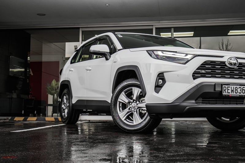2025 Toyota RAV4 GX 2.5L AWD HYBRID image 4