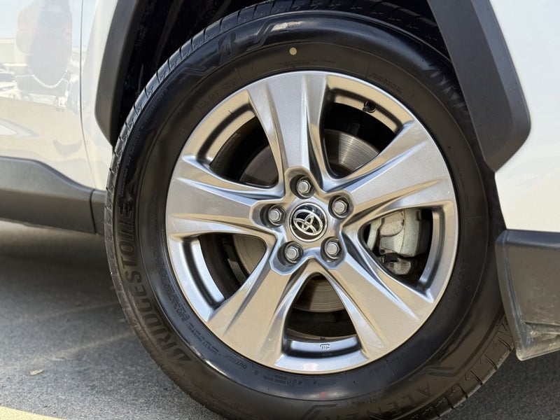 2025 Toyota RAV4 GX 2.5P HV ECVT AWD - CERTIFIED image 2