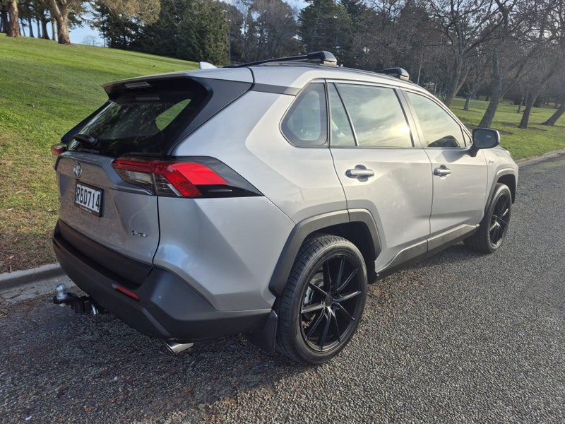 2025 Toyota RAV4 GX 2.5P HV ECVT AWD SUV/5D/5S image 4