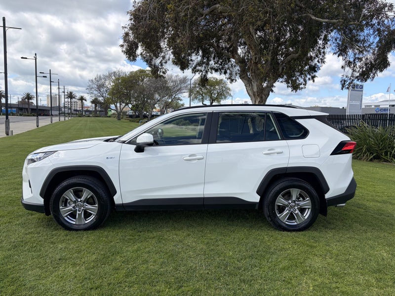 2025 Toyota RAV4 GX 2.5P Hybrid AWD Automatic SUV image 5