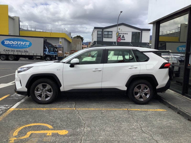 2025 Toyota RAV4 GX 2.5P Hybrid AWD SUV image 3