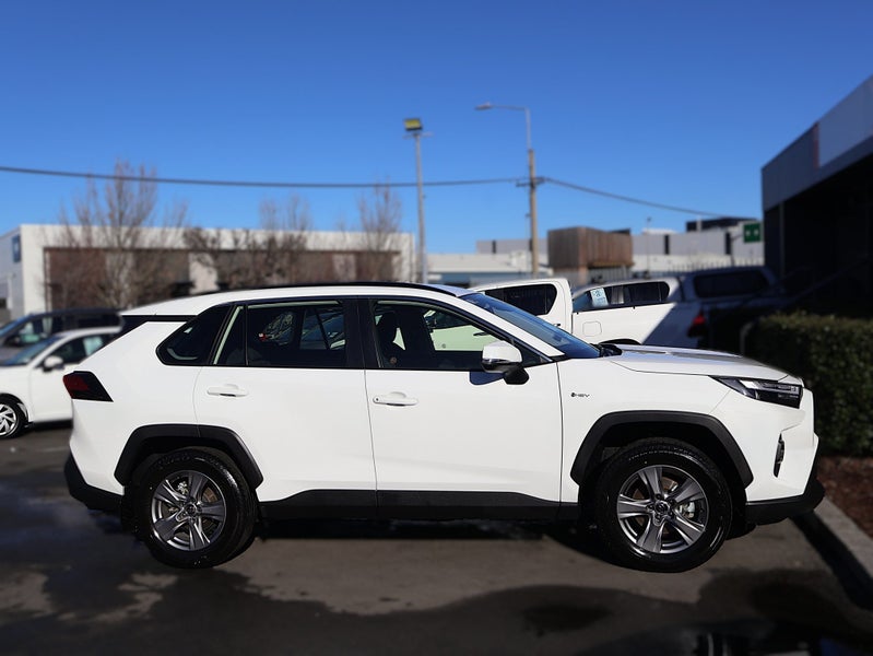 2025 Toyota RAV4 GX HYBRID AWD/4WD, Push Start image 4