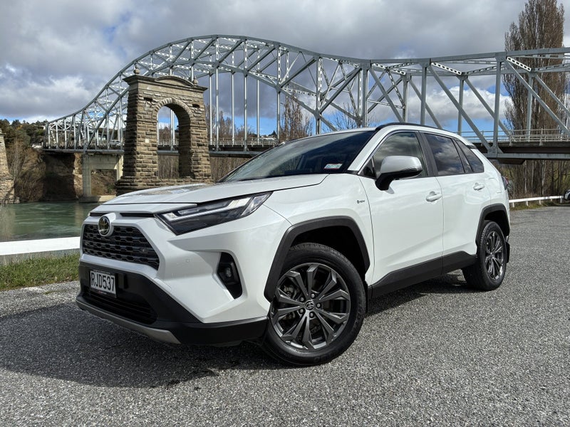 2025 Toyota RAV4 GXL 2.5L Hybrid AWD Auto image 3